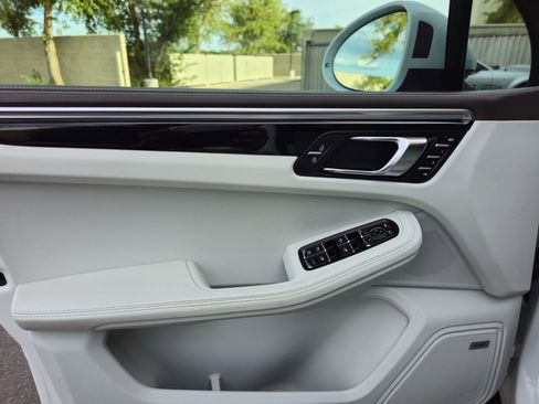 Used 2019 Porsche Macan S AWD/4WD image 12