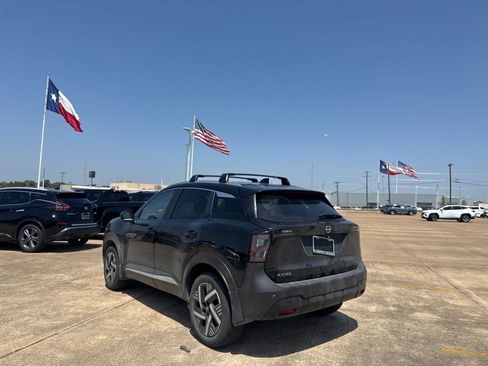Used 2025 Nissan Kicks SV w/ SV Premium Package FWD image 14