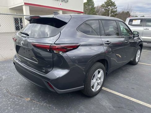Used 2024 Toyota Highlander LE image 10
