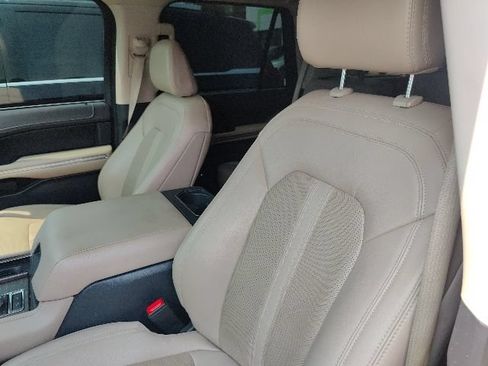 Used 2023 Ford Expedition Limited AWD/4WD image 16