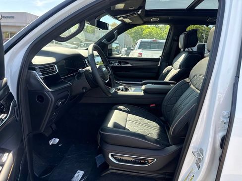 New 2026 Jeep Grand Wagoneer L Summit AWD/4WD image 17