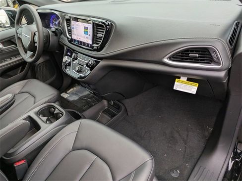 New 2026 Chrysler Pacifica Select image 29
