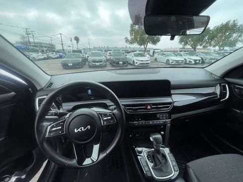 Used 2025 Kia Seltos S FWD image 35