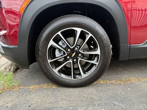 Used 2025 Chevrolet TrailBlazer LT FWD image 30