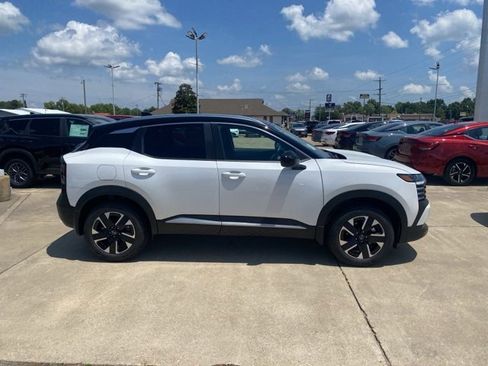 New 2025 Nissan Kicks SV w/ SV Premium Package image 7