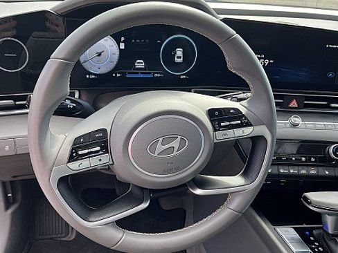 Used 2025 Hyundai Elantra SEL image 9