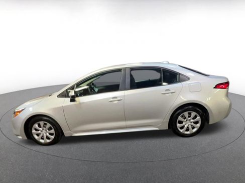 Used 2025 Toyota Corolla LE image 9