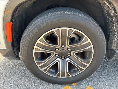 Used 2024 Jeep Wagoneer Series II w/ Flexible Seating Group image 10