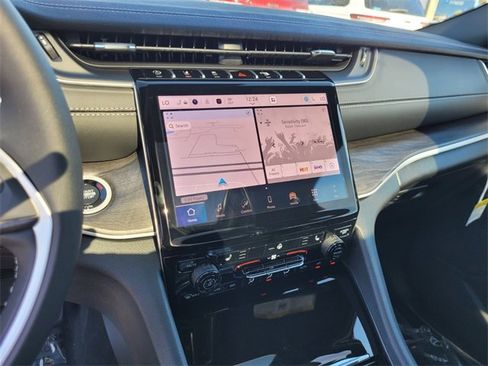 New 2025 Jeep Grand Cherokee Limited w/ Trailer Tow Package image 24