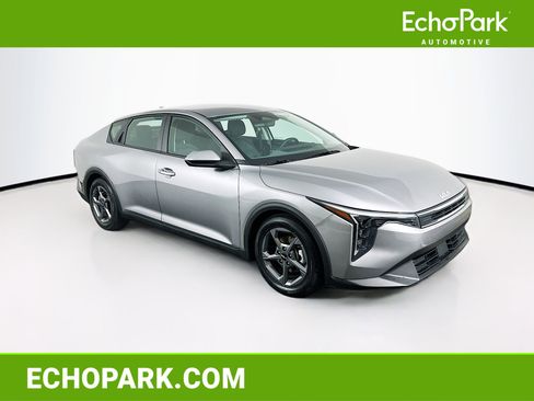 Used 2025 Kia K4 LXS image 1