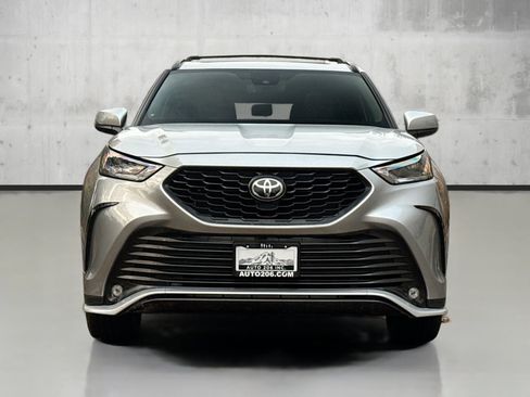 Used 2022 Toyota Highlander XSE image 2
