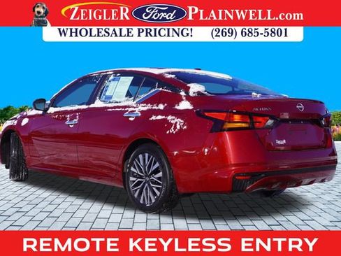 Used 2024 Nissan Altima 2.5 SV image 2
