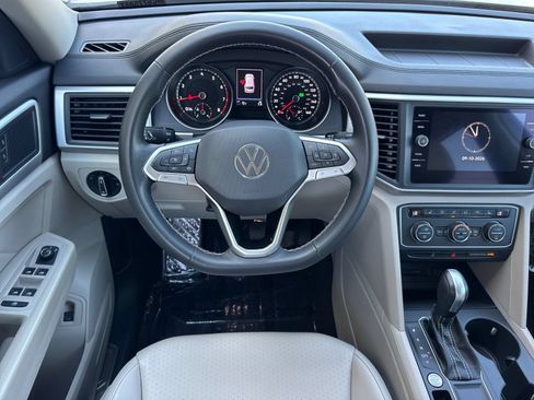 Used 2021 Volkswagen Atlas SE w/ Panoramic Sunroof Package FWD image 16