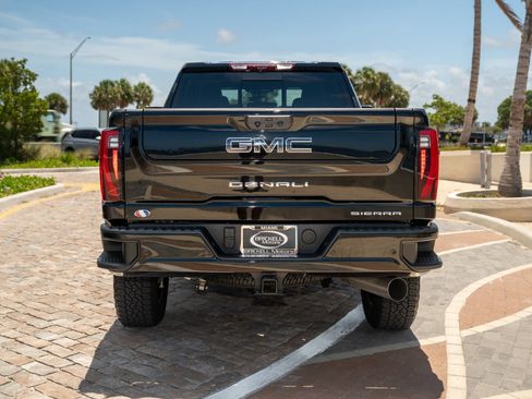 Used 2026 GMC Sierra 2500 Denali Ultimate AWD/4WD image 8
