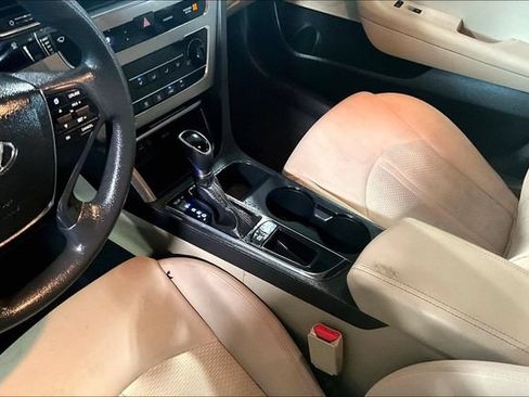 Used 2017 Hyundai Sonata SE FWD image 14