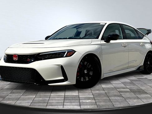 Used 2024 Honda Civic Type R image 2