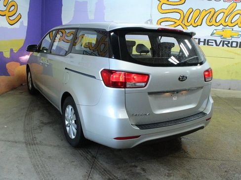 Used 2018 Kia Sedona L image 5
