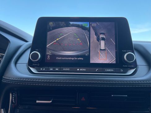 Used 2023 Nissan Rogue SL image 6