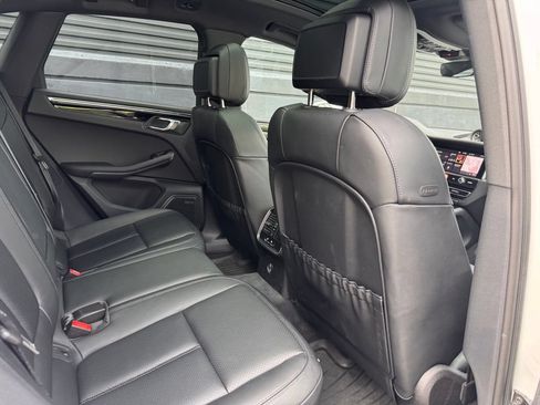 Certified 2026 Porsche Macan AWD/4WD image 21