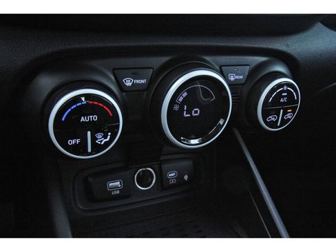 Used 2024 Hyundai Venue Limited FWD image 27