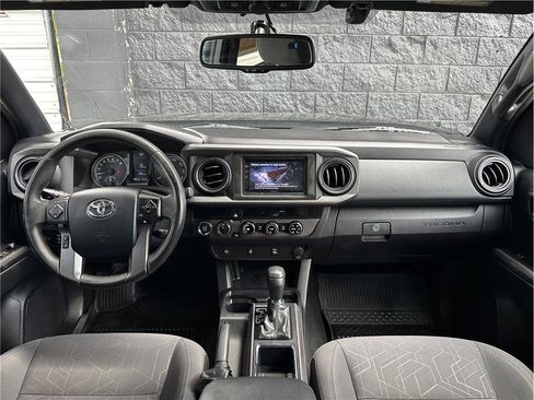 Used 2017 Toyota Tacoma TRD Off-Road w/ Tow Package (A/T) AWD/4WD image 18
