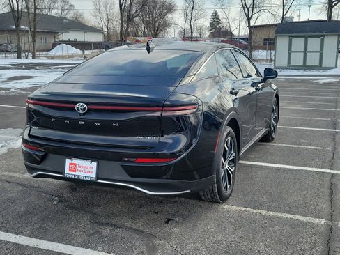 Used 2023 Toyota Crown Limited image 4