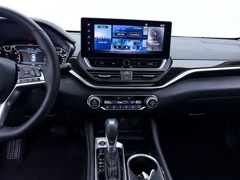 Used 2025 Nissan Altima 2.5 SR w/ SR Premium Package image 5