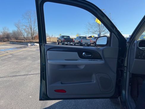 Used 2005 GMC Envoy SLE image 8