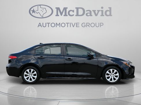 Used 2025 Toyota Corolla LE FWD image 7