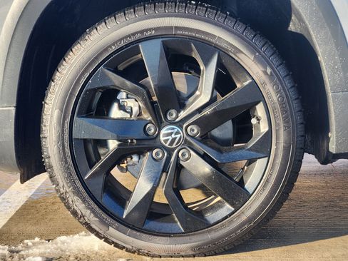 Used 2022 Volkswagen Taos SE w/ Driver Assistance Package image 11