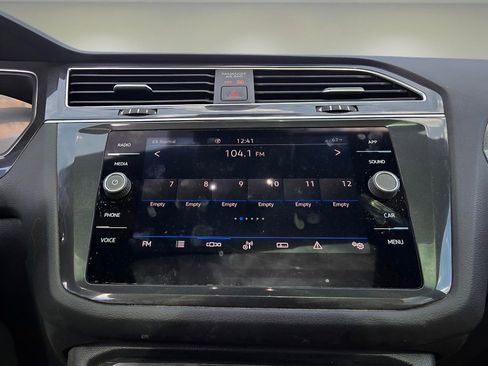 Used 2024 Volkswagen Tiguan SE image 21