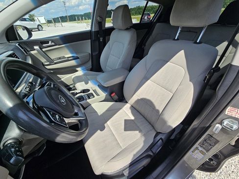 Used 2020 Kia Sportage LX AWD/4WD image 16