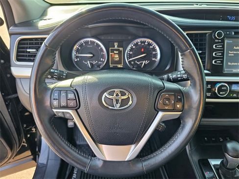 Used 2016 Toyota Highlander XLE image 17
