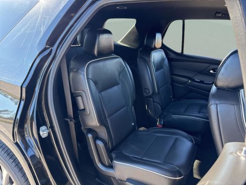 Used 2023 Chevrolet Traverse Premier image 32