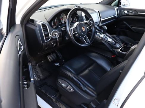 Used 2018 Porsche Cayenne S image 15