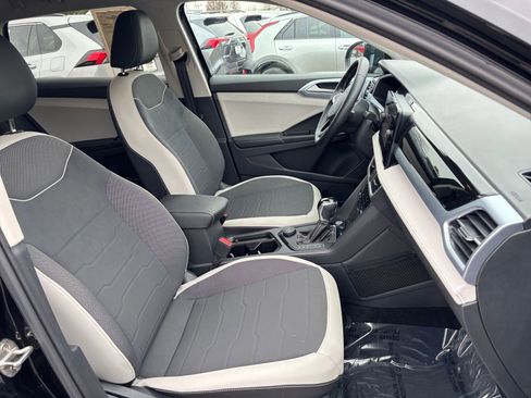 Used 2025 Volkswagen Taos SE image 36