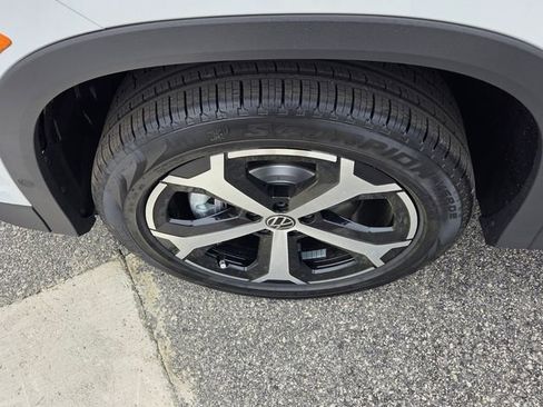 New 2026 Volkswagen Tiguan SE image 19