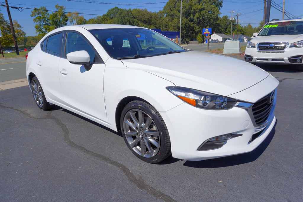 Used 2018 MAZDA MAZDA3 Touring FWD image 4
