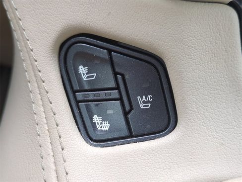 Used 2015 GMC Yukon XL Denali image 25