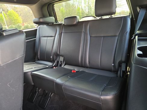 Used 2018 Ford Expedition XLT w/ Equipment Group 201A image 9