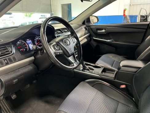 Used 2015 Toyota Camry SE FWD image 25