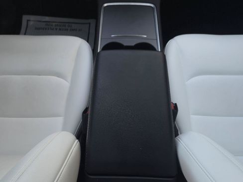 Used 2024 Tesla Model Y 2WD image 18