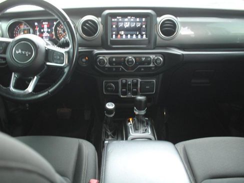 Used 2021 Jeep Wrangler Unlimited Sahara AWD/4WD image 14