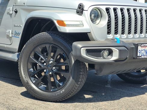 Used 2023 Jeep Wrangler Unlimited Sahara w/ Dual Top Group AWD/4WD image 4