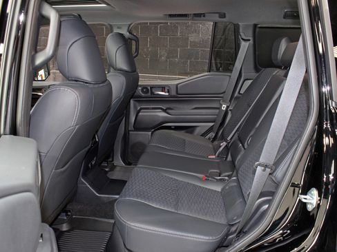 Used 2025 Toyota Land Cruiser image 31