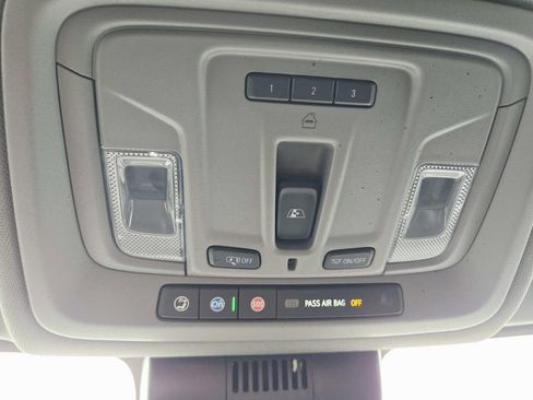 Used 2023 Chevrolet Silverado 1500 LTZ AWD/4WD image 35