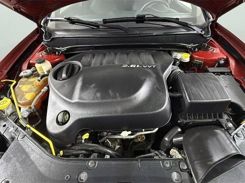 Used 2013 Dodge Avenger SE image 34