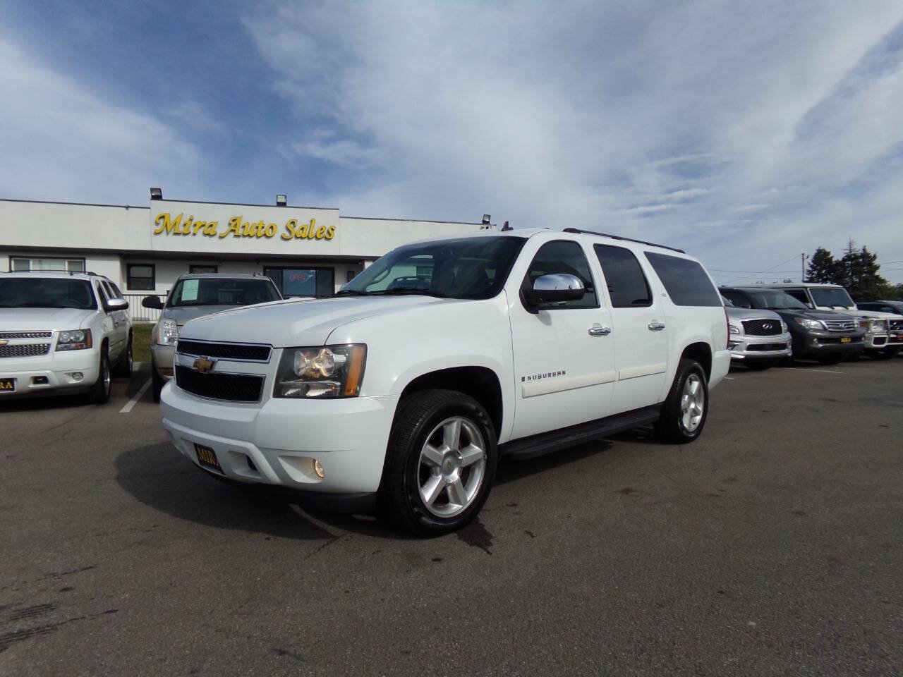 Used 2007 Chevrolet Suburban LTZ w/ LTZ Preferred Equipment Group AWD/4WD image 1