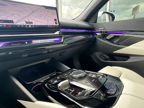 Used 2024 BMW i5 eDrive40i w/ Convenience Package image 49