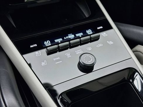 Certified 2025 Porsche Cayenne GTS AWD/4WD image 22